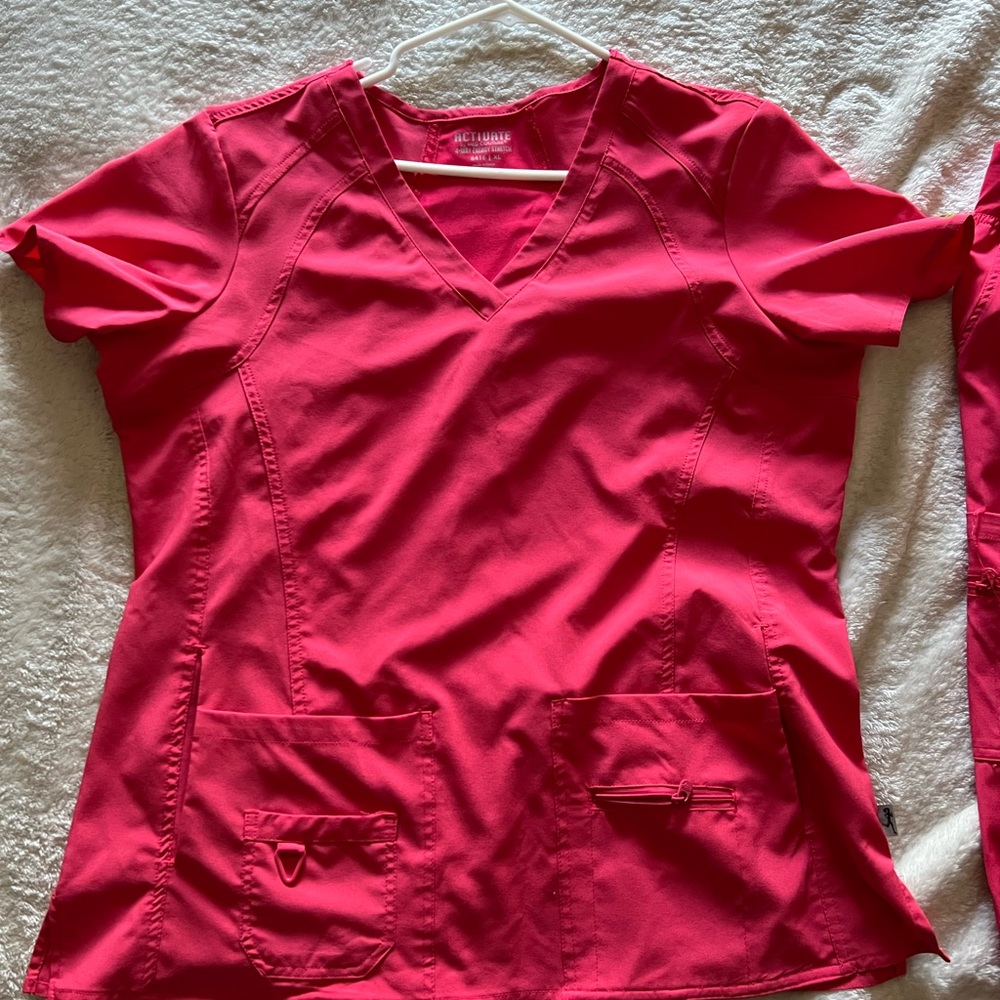 Med Couture Hot Pink V-Neck Short Sleeve Tee XL set